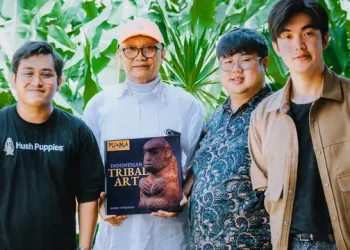 Tokoh-fotografi-Ian-Wibowo-digandeng-budayawan-I Made Putrawan-untuk-menggarap-proyek-buku-dokumentasi-seni-budaya-suku-tribal-art-Indonesia.-Foto-Dok.-Pribadi-Ian-Wibowo